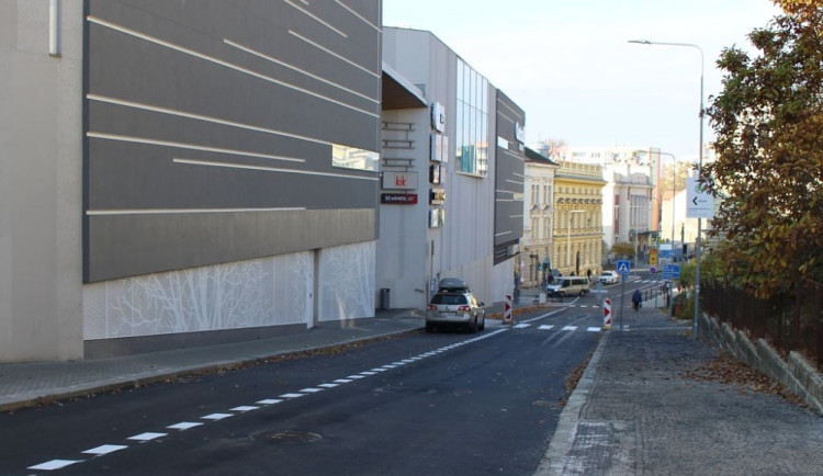 Centrum Jablonce je o něco průjezdnější. Otevřela se ulice Generála Mrázka