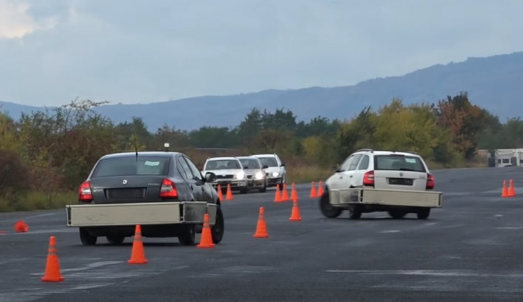 Zastavit nebezpečného řidiče po americku? Policisté sbírají zkušenosti s PIT manévrem