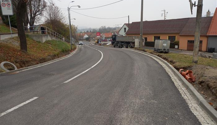 Řidiči v Jemnici už mohou využívat část rekonstruovaného průtahu
