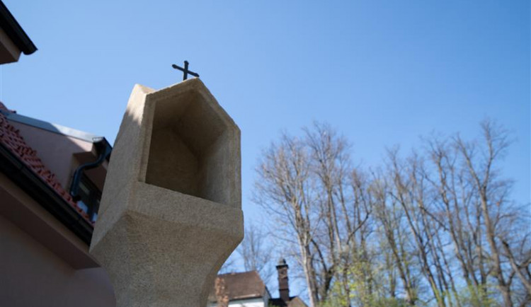 Zrestaurovaná Boží muka v Jihlavě požehná farář Husek 