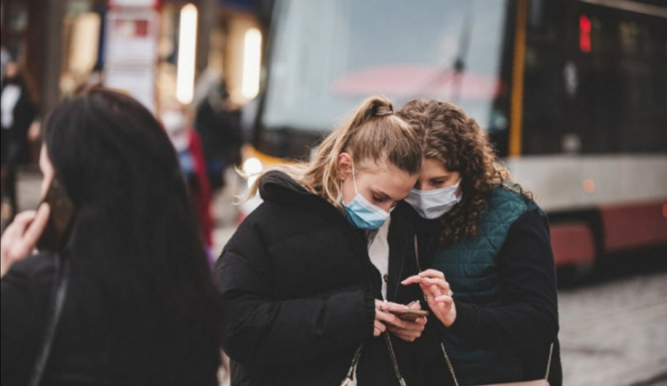 Při kontrolách 4. a 6. listopadu zkontrolovali hygienici na Vysočině 573 lidí. Tři z nich napomenuli