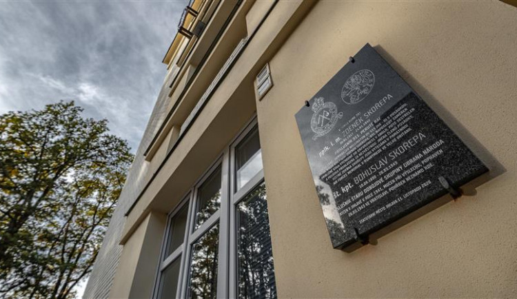 Jihlava pamětní deskou připomněla Bohuslava a Zdeňka Skořepovy, zemřeli v boji proti nacistům