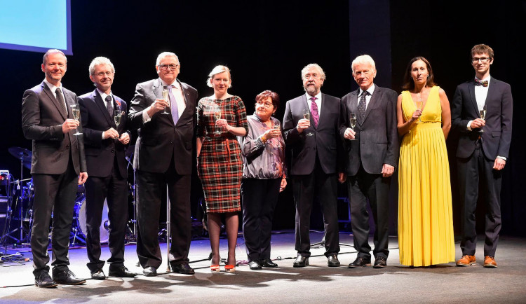 Vysočina rozdala nejvyšší ocenění, získali ho bývalý hejtman i zpěvačka Kubišová