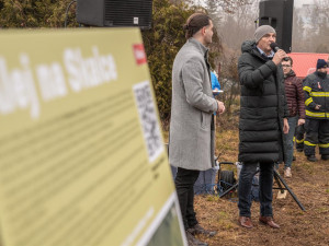 Novou alej v Jihlavě symbolicky otevřelo pouštění draků. Podívejte se, jak to desítkám rodin létalo