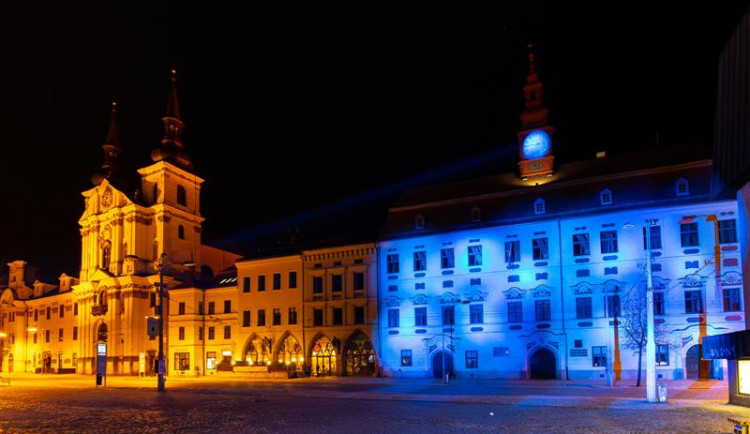 Jihlavou ve středu zazní Modlitba pro Martu. Radnice se rozzáří národními barvami