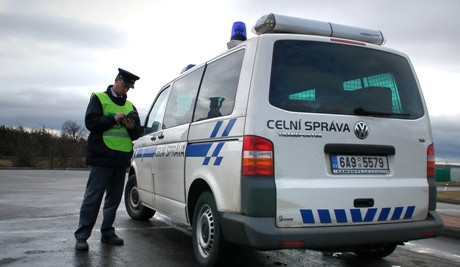 Celníci na Vysočině zabavili 130 tisíc cigaret. Řidiči hrozí tři roky za mřížemi