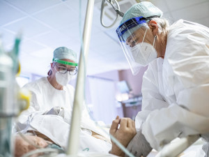Jihlavská nemocnice se teď stará o 48 pacientů s covidem. Do péče se zapojí čtyři vojáci