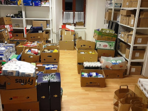 Štědří lidé v Jihlavě. Matkám samoživitelkám či bezdomovcům věnovali přes tunu potravin a drogerie