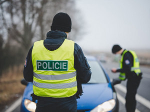 Policisté kontrolovali neukázněné řidiče. Zjistili alkohol, drogy, překročení rychlosti i chybějící pojištění