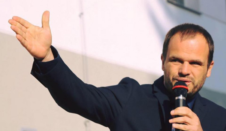 Novým předsedou ČSSD se na mimořádném sjezdu stal novoměstský starosta Michal Šmarda