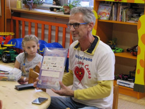 Sám si prošel rakovinou, dnes dětem se stejnou diagnózou rozdává naději na uzdravení skrze adventní kalendáře