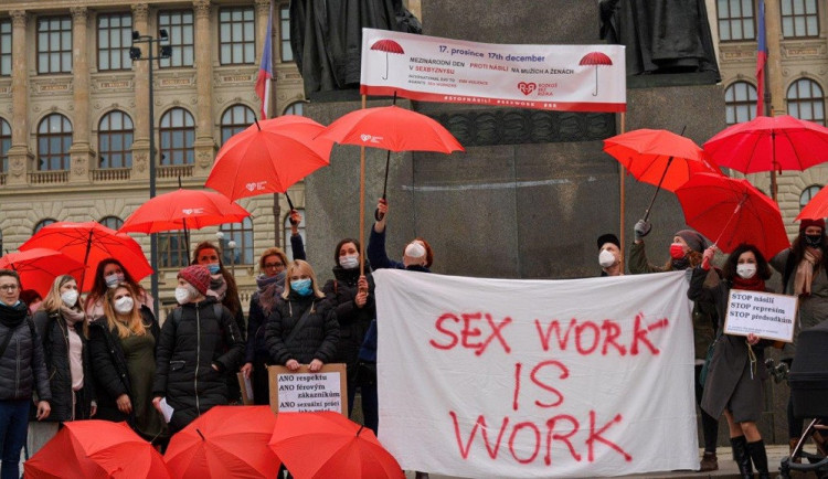 V pátek je Mezinárodní den proti násilí na ženách a mužích pracujících v sexbyznysu