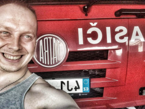 Vše vlastně odstartovala moje první vánoční píseň Nejhezčí svátky, říká zpívající hasič z Telče Jurič Pařil