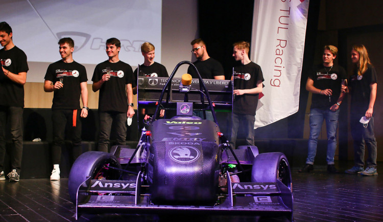 Liberecká univerzita představila novou formuli Klárku. Řazení má jako F1