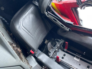 Žena ve Fordu nepřežila náraz do stromu. Při výjezdu k neštěstí havarovali hasiči, čtyři se zranili