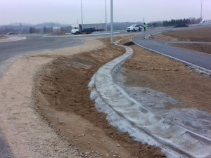 Stavba JV obchvatu Havlíčkova Brodu. Dnes se řidičům otvírá okružní křižovatka