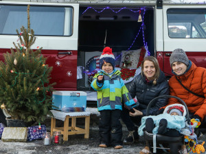 Na Jihlavsku zastavil dobročinný autobus. Vánoční tradice přinesly peníze dětským pacientům v Jihlavě