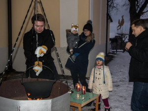 Na Jihlavsku zastavil dobročinný autobus. Vánoční tradice přinesly peníze dětským pacientům v Jihlavě