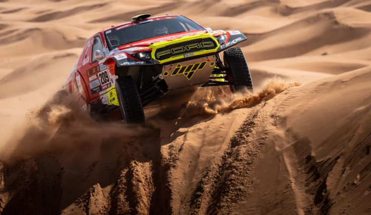 Penalizace v sedmé etapě Rallye Dakar posunula Martina Prokopa o dvě místa zpět, v půlce závodu je desátý