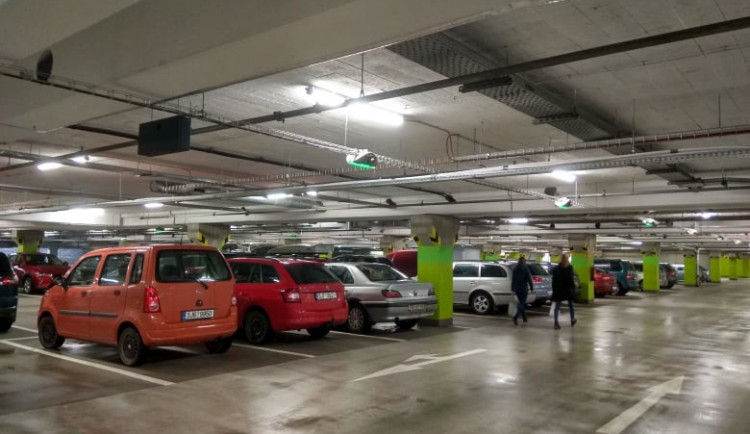 Svůj první parkovací dům pro 218 aut postaví Kraj Vysočina v Třebíči. Podívejte se, jak bude vypadat