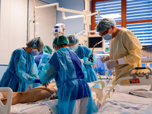 Plánované ortopedické operace dělá jen část nemocnic na Vysočině. Někde se čeká i dva a půl roku