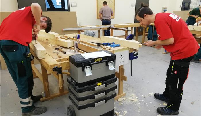 Jihlavská stavebka hostila soutěž tesařů. Na stupních vítězů skončili i studenti z Vysočiny