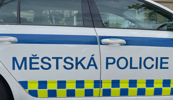 Slovák v Brně surově zaútočil židlí na důchodkyni v trafice