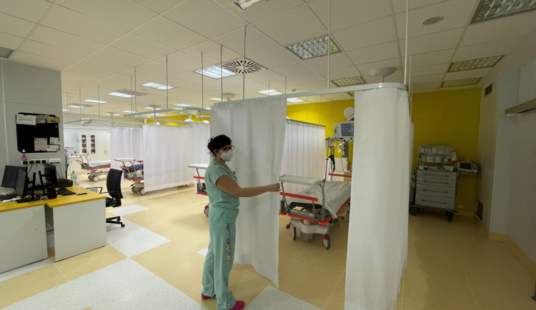 Pacienti na jihlavském urgentním příjmu mají díky novým zástěnám potřebné soukromí