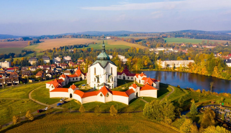 Žďár nad Sázavou připomene 300 let vysvěcení Zelené hory i fontánou a pěveckým koncertem na vodní hladině