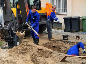 Havárie na vodovodním řadu v Jihlavě: Lidé budou kvůli opravě bez vody, budou přistaveny cisterny