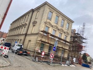 V Třešti panuje stavební ruch, v budově školy lidé najdou sál pro 100 lidí a asi i cukrárnu. Pojďte nahlédnout dovnitř