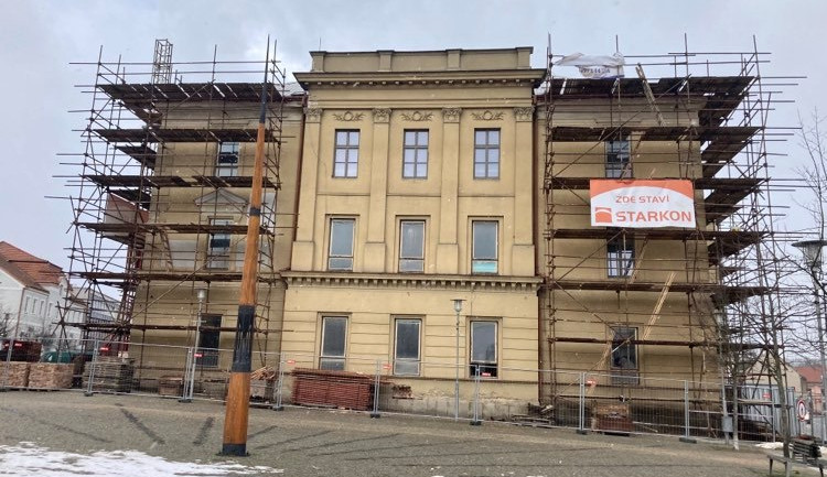 V Třešti panuje stavební ruch, v budově školy lidé najdou sál pro 100 lidí a asi i cukrárnu. Pojďte nahlédnout dovnitř