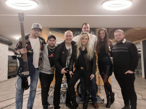 Zpívající hasič z Telče má na kontě sedmý klip. Tato píseň bude zvedat lidi ze židlí, myslí si Jurič Pařil