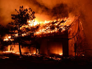 Ranní požár průmyslového objektu v Chotěboři způsobil škodu za 1,5 milionu korun