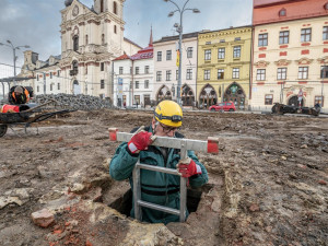 Archeologové na jihlavském náměstí našli neprozkoumanou šachtu. Je nejspíš napojena na další chodby v podzemí