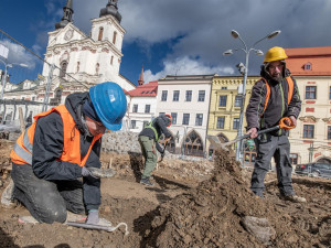 Archeologové na jihlavském náměstí našli neprozkoumanou šachtu. Je nejspíš napojena na další chodby v podzemí