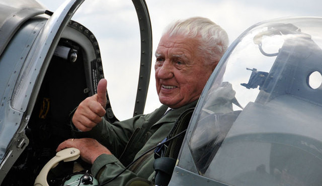 Poslední československý pilot RAF Emil Boček slaví devětadevadesáté narozeniny