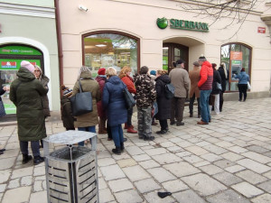 Peníze vyberu a účet zruším. Před jihlavskou Sberbankou se tvořily fronty, na všechny se nedostalo