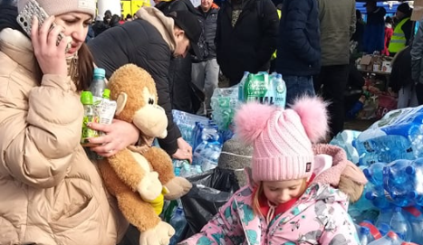 FOTO: Sbírka z Jihlavy dorazila v noci v pořádku na hranice. Děkujeme moc za celý ukrajinský národ, říká organizátor