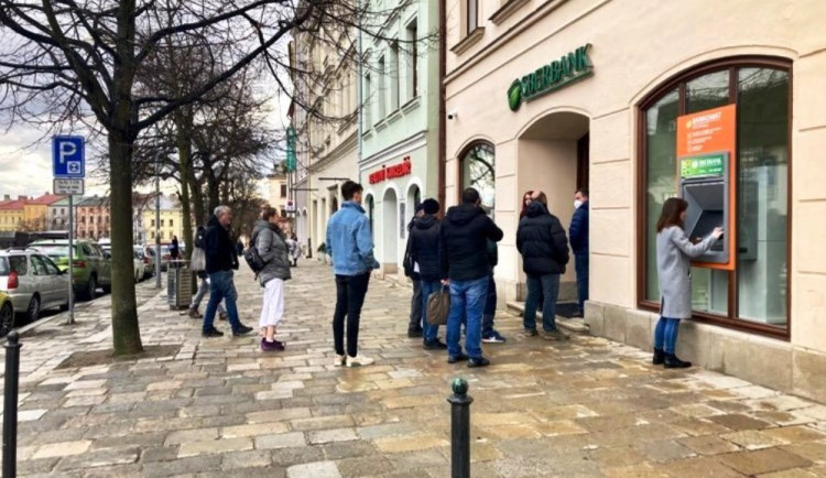 Pobočka Sberbank na jihlavském náměstí je nadále uzavřená, banka v Česku zřejmě úplně skončí