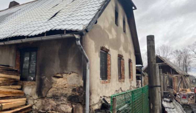 Když se karta obrátí. Záchranáři v kraji chtějí pomoct kolegovi Honzovi, tátovi šesti dětí, kterému vyhořel dům