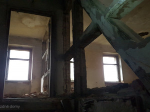 O zámek Skřivánek nikdo nejeví zájem, dnes je vybydlený a plný odpadků. Vlastnili ho i dva Jihlavané