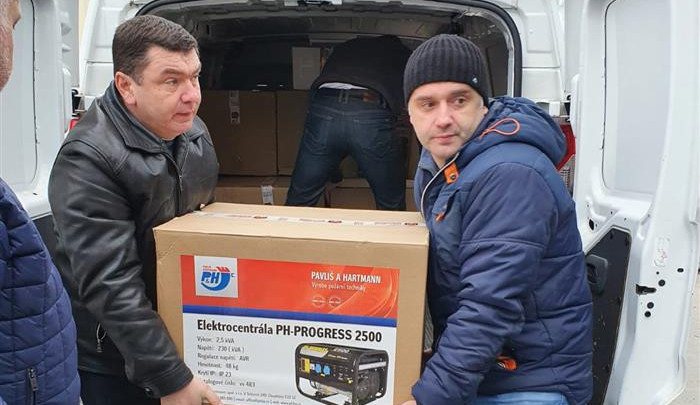 Elektrocentrály z Vysočiny jsou už na Ukrajině. Teď je poptávka po lécích, maskáčích či akumulátorech do aut