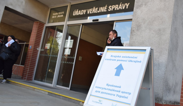 Krajské centrum v Jihlavě pomohlo už dvěma tisícům Ukrajinců. Potřebuje více tlumočníků a asistentů