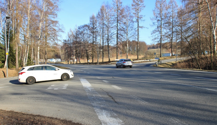 Snížení rychlosti u řidičů, větší bezpečí pro chodce. Humpolec jedná o výstavbě nového kruhového objezdu na I/34