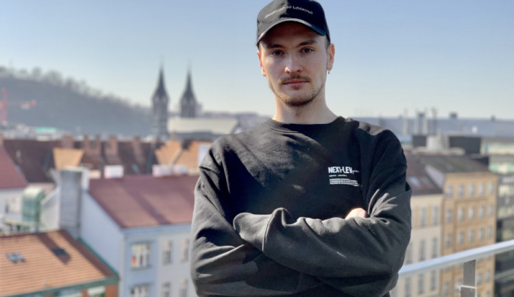 Existují i normální Rusové, člověk musí být dobrým příkladem, říká Kirill, který v ČR žije deset let