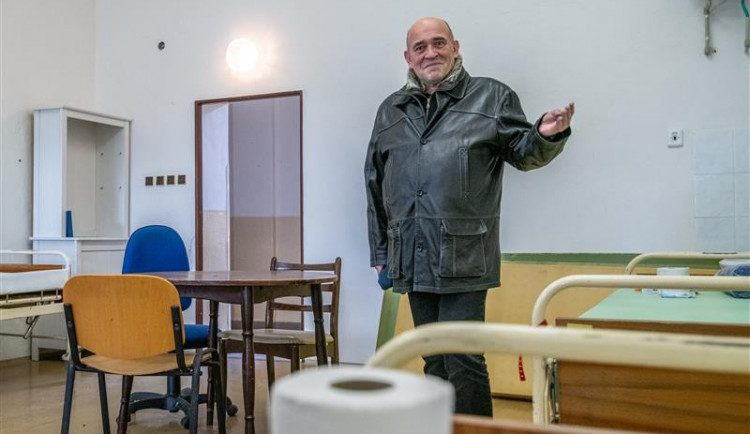 Zástupce ředitele městské policie Stanislav Maštera v jednom z pokojů