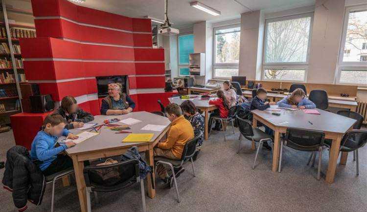 Děti z Ukrajiny mohou v Jihlavě chodit do adaptační třídy. Naučí se tam česky a poznají naši historii a školní systém
