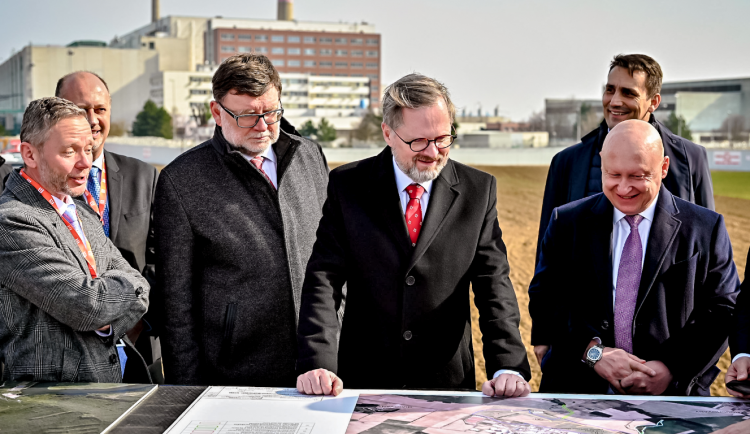 Petr Fiala (uprostřed) v JE Dukovany, kam zavítal v rámci své návštěvy Vysočiny