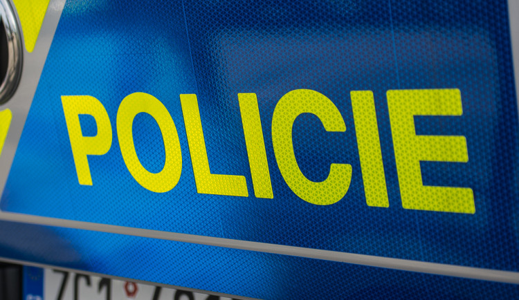Obrovská nezodpovědnost. Řidič sjel do příkopu, poté nadýchal skoro 4,5 promile